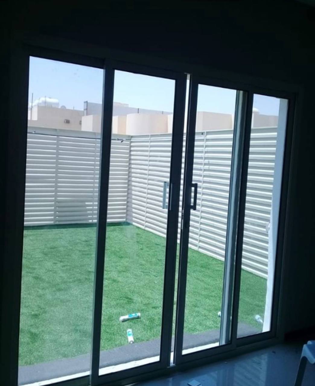 باب سحاب زجاج